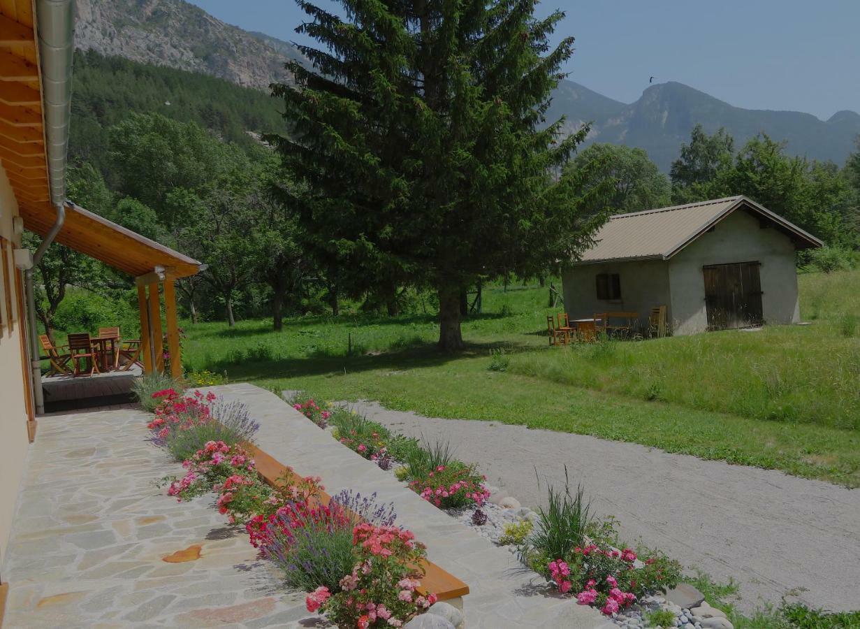 Chambres d'Hôtes la Pierre d'Oran LʼArgentière-la-Bessée Extérieur photo